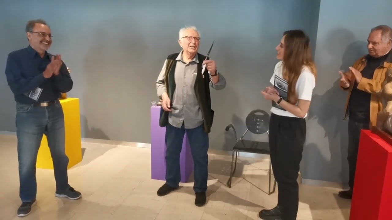 Ξενάγηση στην έκθεση του Γιώργου Γεωργιάδη "Μυθολογία Ανάποδα"